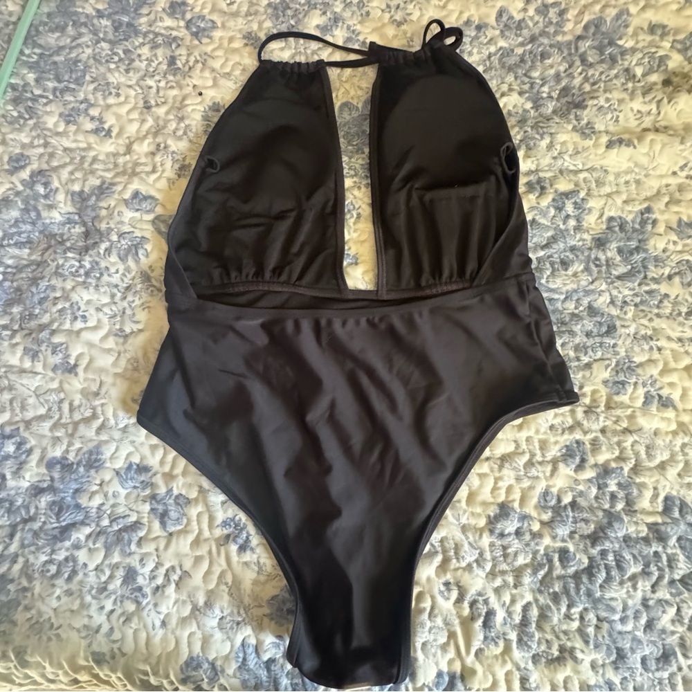 Elegant Black Halter One-Piece Swimsuit - Picture 3 of 4